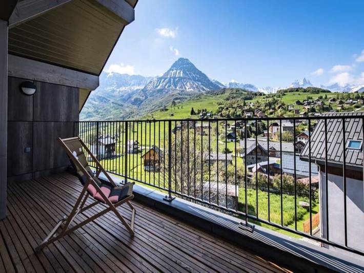 Gîte pour 14 personnes, avec balcon, adapté aux familles dans Office De Tourisme Des Albiez - 2