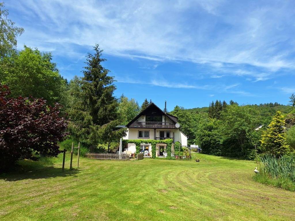 Apartamento inteiro, Apartamento 'Haus Annenberg' com terraço partilhado, jardim partilhado e acesso Wi-Fi in Monzelfeld, Bernkastel-Kues