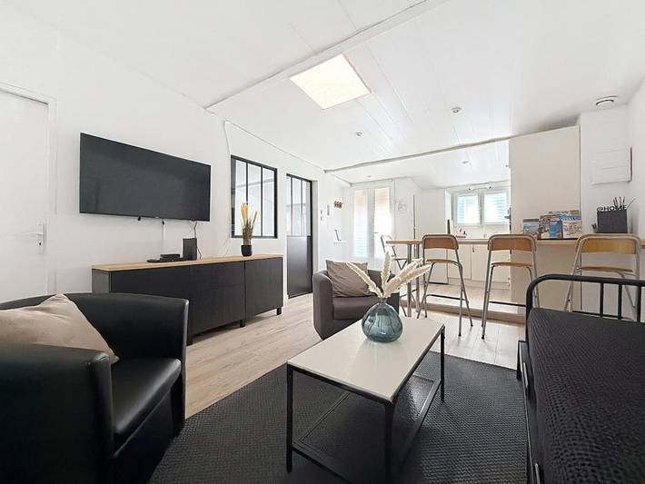 Gîte pour 4 personnes, avec terrasse dans Communay