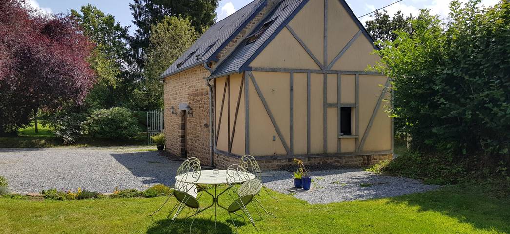 Gîte pour 4 personnes, avec jardin et terrasse, animaux acceptés à La Lucerne-d'Outremer - 3