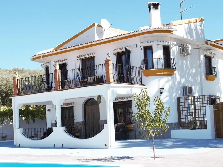 Villa pour 12 personnes, avec jardin ainsi que piscine et vue, adapté aux familles - 1