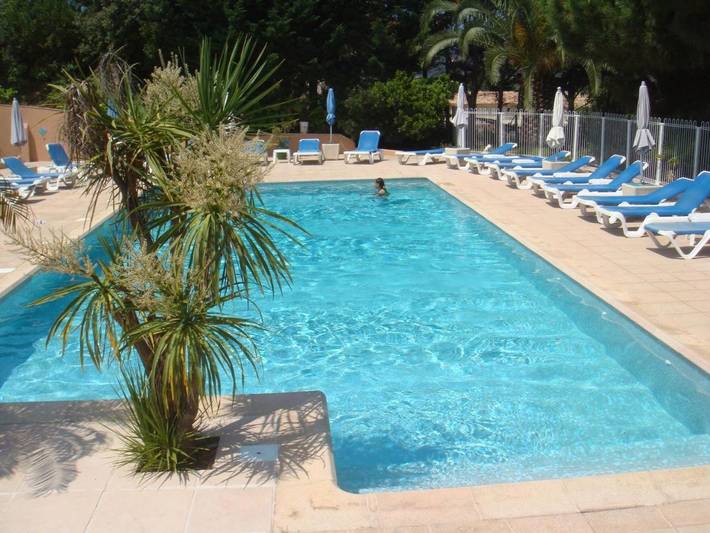 Location de vacances pour 3 personnes, avec piscine ainsi que vue et terrasse, animaux acceptés à Calvi - 3