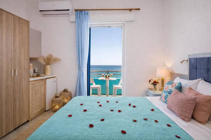 Maison d’hôte pour 2 personnes, avec terrasse et vue dans Palaiochora