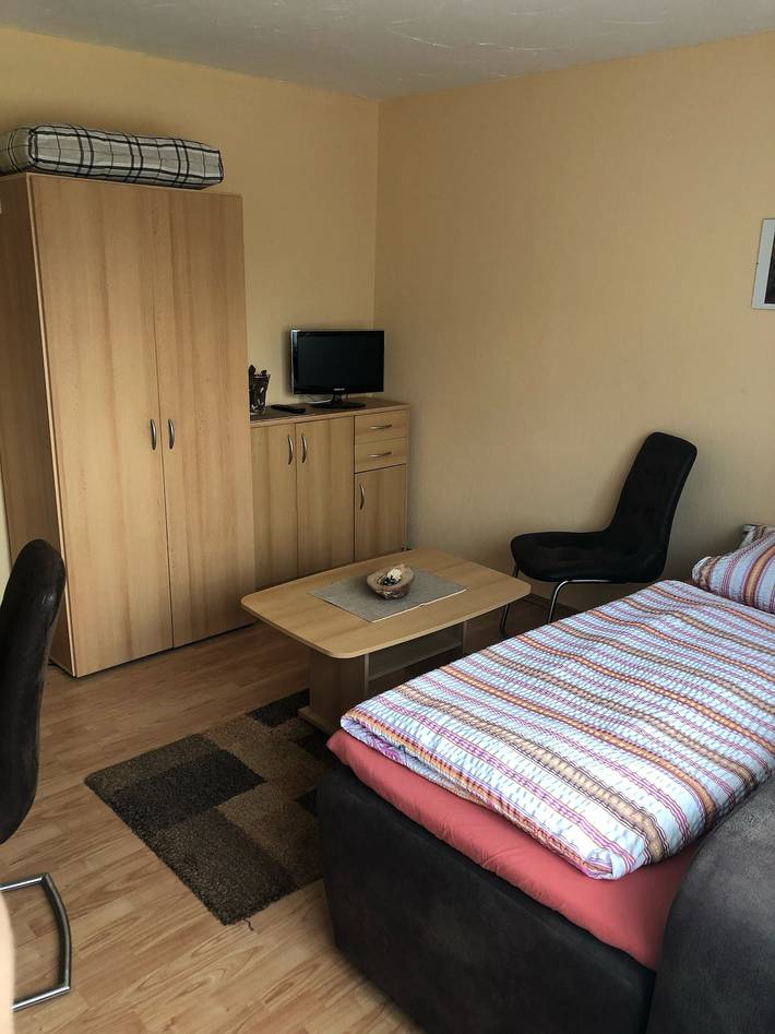 Ganze Ferienwohnung, Gästezimmer Rogge - Einzelzimmer mit sep. Etagen-Du/Wc in Wenigenjena, Jena