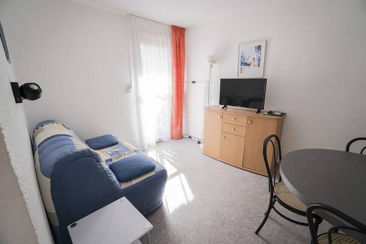 Ganze Wohnung, In Familien-Wohnviertel mit Swimmingpool in Salies-de-Béarn, Béarn