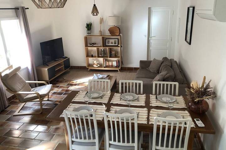 Gîte pour 7 personnes, avec jardin et piscine à Cornillon-Confoux - 2