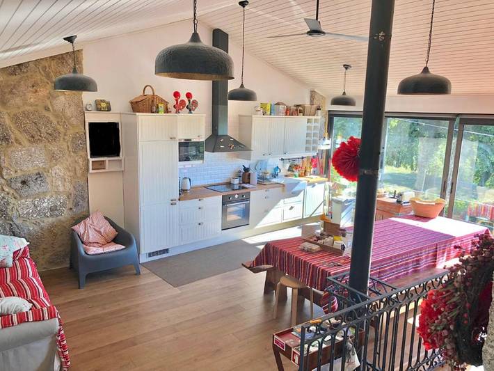 Gîte pour 6 personnes, avec vue et jardin, animaux acceptés dans Estorãos