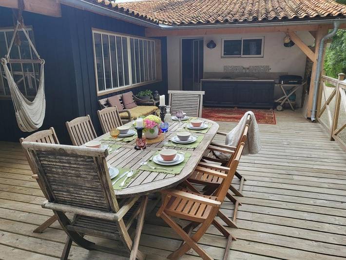 Location de vacances pour 2 personnes, avec vue et piscine ainsi que terrasse et jardin à Saint-Laurent-de-la-Prée - 2