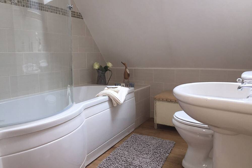 Beautiful luxury restored gîte with private solar heated pool. in Saint-Paul-la-Roche, Parc naturel régional Périgord-Limousin