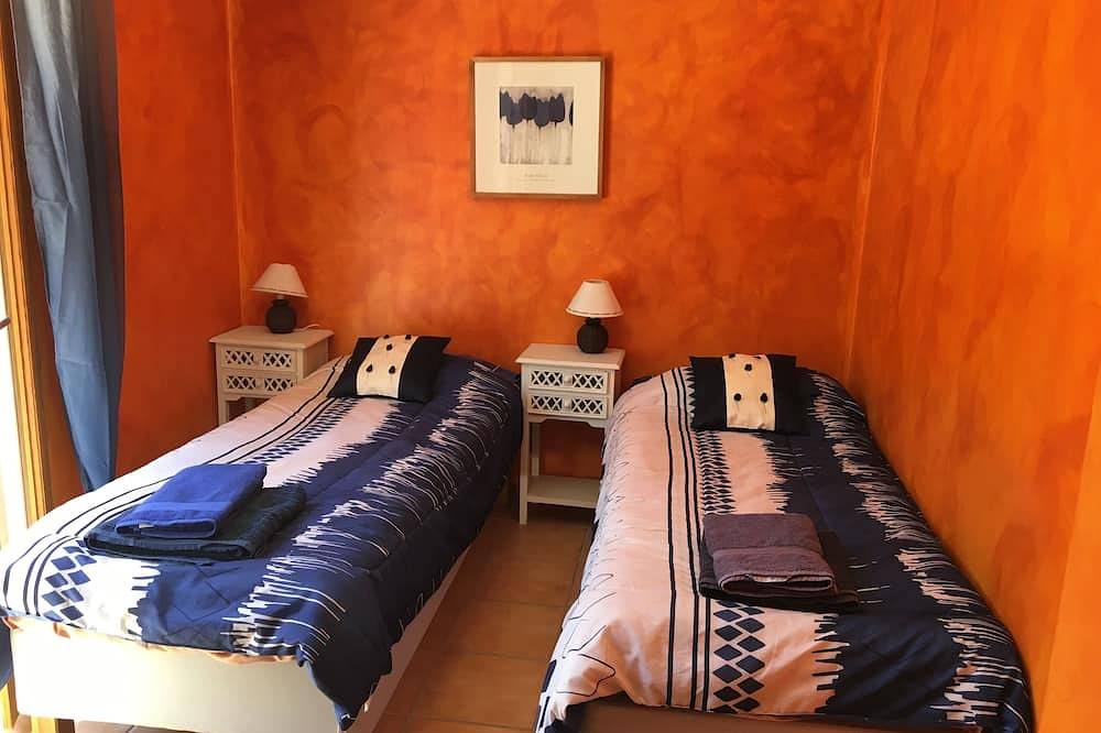 Beautiful airconditionned villa, 7 min to the beach, sea view, pool, garden, Bbq in Rayol-Canadel-sur-Mer, Parc national Port-Cros