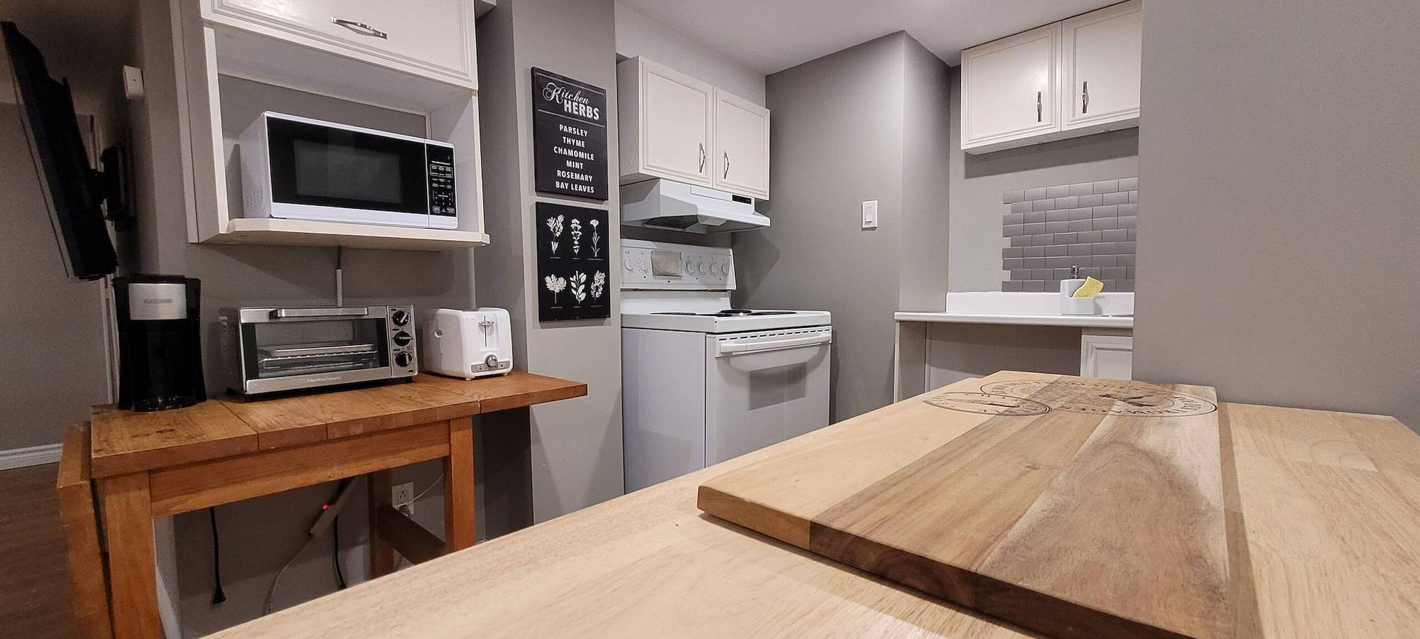 Oasis Paisible Sous-sol Privé avec Lit Queen & Cuisine Complète in Québec