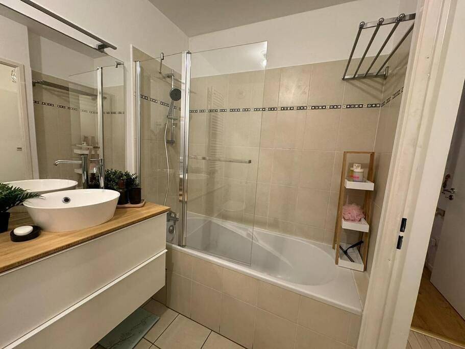 Appartement entier, Elegant apartment near La Défense and Arena in Nanterre, Hauts-de-Seine