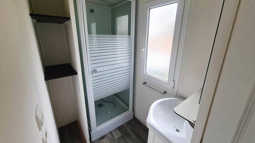Mobil home pour 8 personnes, avec jacuzzi et bassin pour enfant à Le Muy - 4