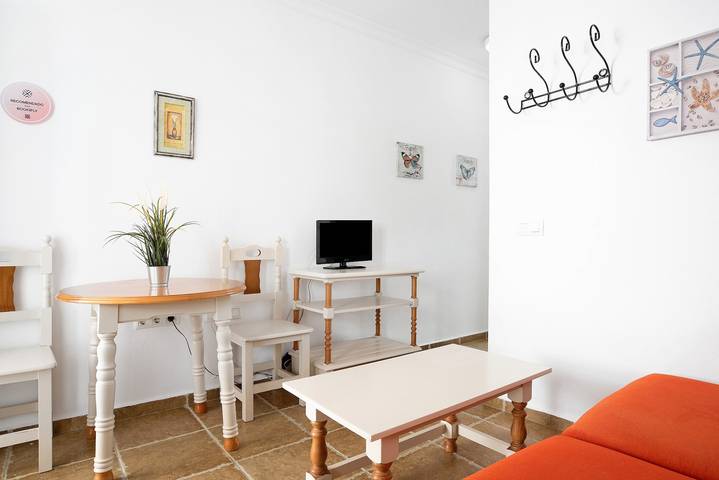 Entire apartment, Studio Apartment "Pacifico 201" in a Residential Area with Wi-Fi in Conil de la Frontera, Costa de la Luz