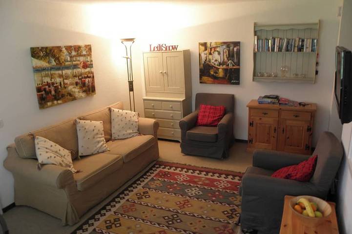 Ferienwohnung für 4 Personen, mit Balkon und Pool sowie Sauna im Berner Oberland