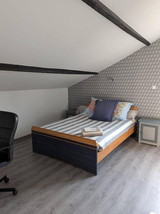 Gîte pour 4 personnes, avec jardin dans Jardres - 2