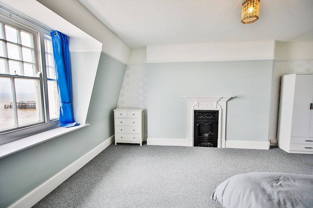 Entire apartment, The Penthouse of Palace Court in Hastings, East Sussex