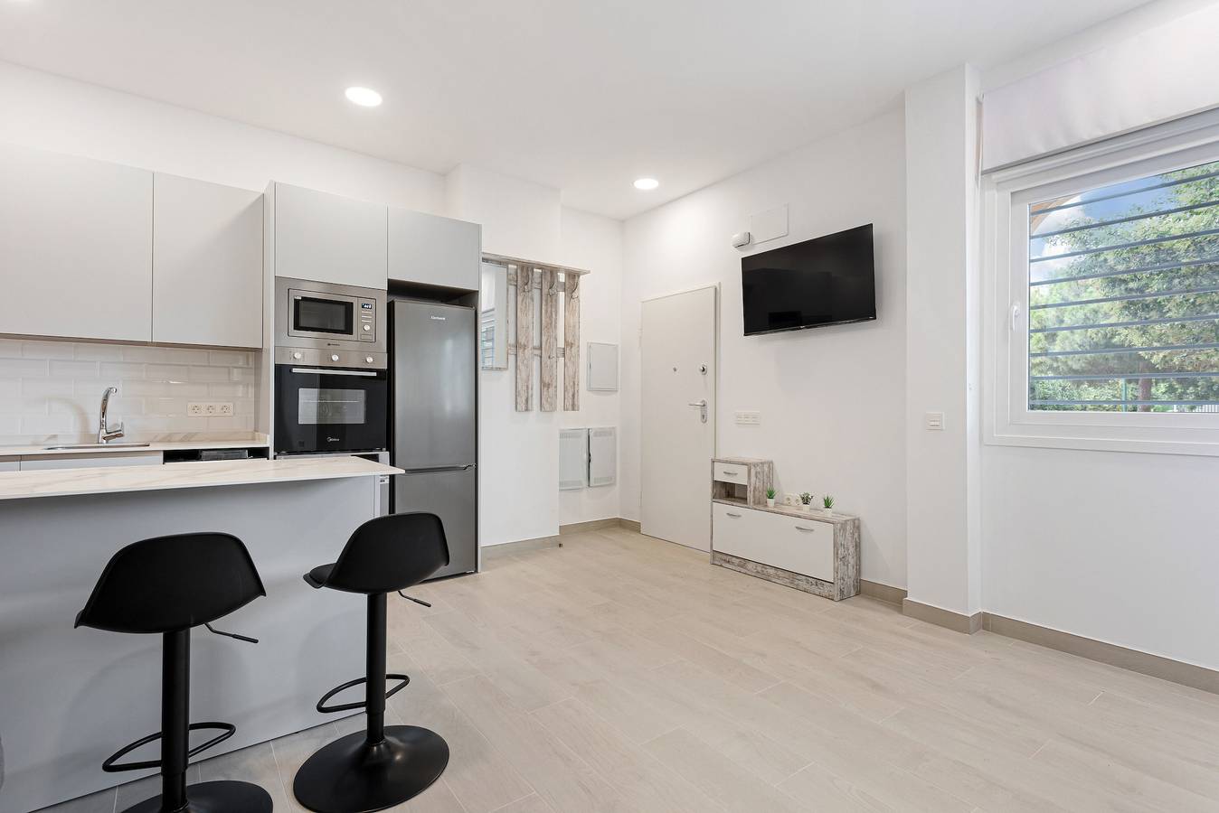 Apartamento entero, Apartamento 'Apartamentos Sealmar 2' con piscina compartida, Wi-Fi y aire acondicionado. in Carretera de Cádiz, Málaga