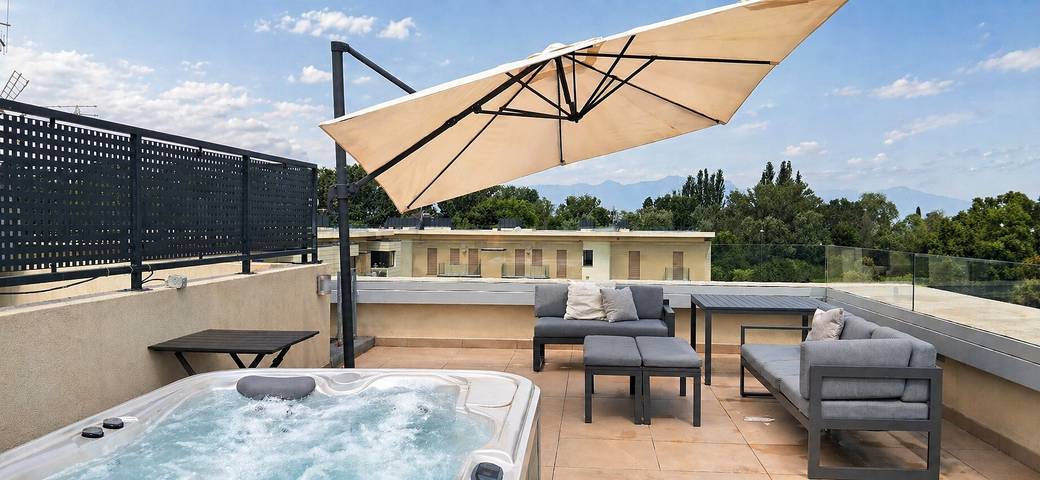 Vakantieappartement voor 4 personen, with Balkon and Kinderzwembad as well as Uitzicht op het meer
