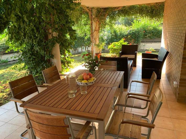 Chalet para 8 personas, con terraza además de jardín y piscina en Garraf - 2