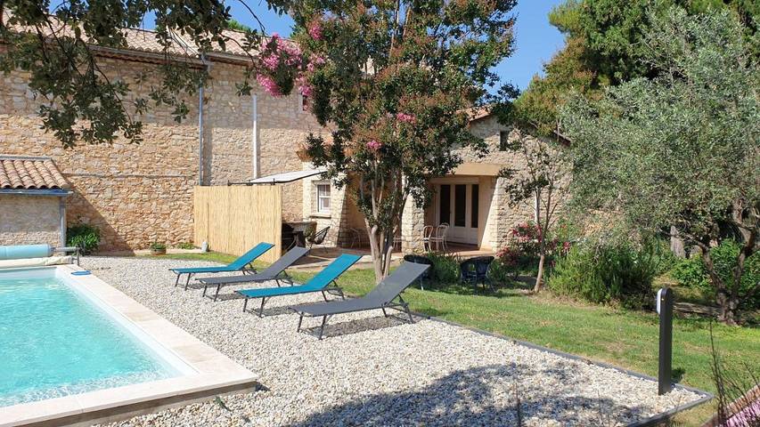 Location de vacances pour 6 personnes, avec piscine ainsi que vue et jardin, adapté aux familles à Saint-Victor-la-Coste - 4