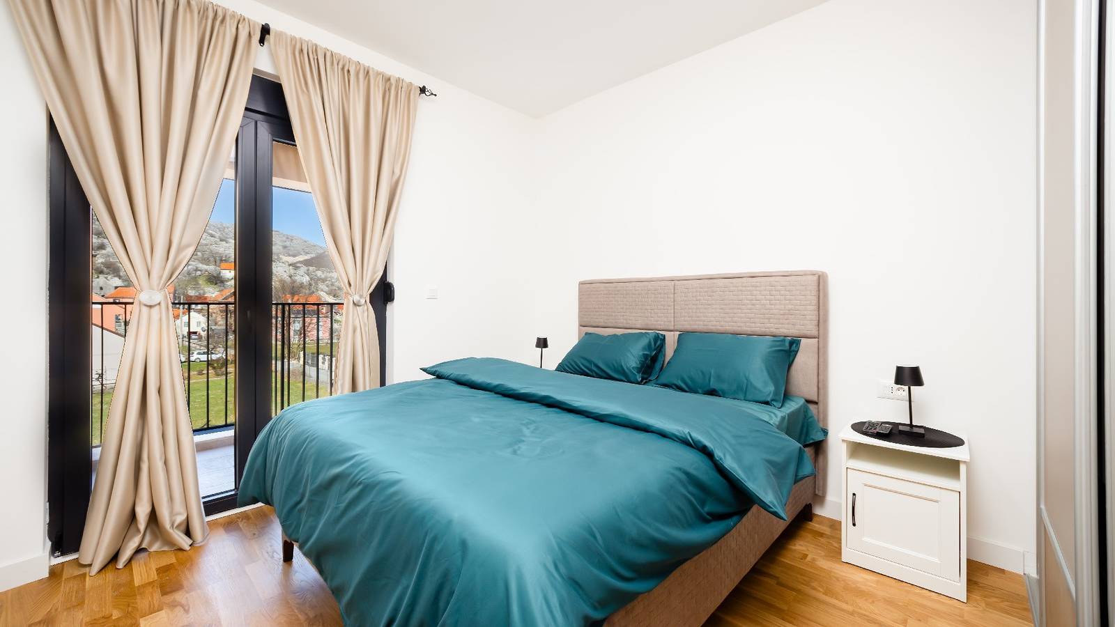 Apartamento entero, Apartamento de vacaciones para 3 personas con balcón/terraza in Cetinje, Montenegro