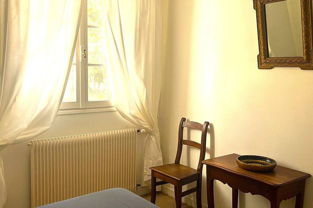 Charming villa with large swimming pool in an idyllic estate in Drôme provençale in Saint-Restitut, Nyons region