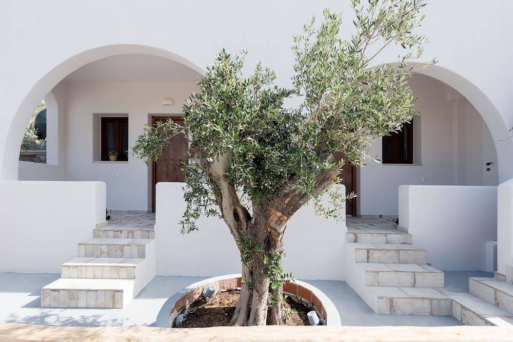 Ganze Wohnung, Elia Residences 2 bedrooms luxury apartment near town in Karterados, Santorin