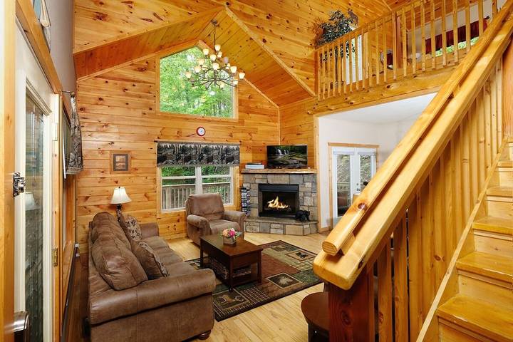 Log cabin for 8 people, with hot tub and balcony in Pigeon Forge