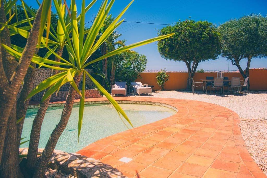 Ganze Ferienwohnung, Apartment Sleeps 2 with Pool and Garden in São Sebastião, Lagos