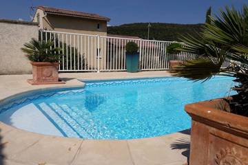 Gîte pour 3 personnes, avec jardin et piscine, animaux acceptés à Saint-Maurice-d'Ibie