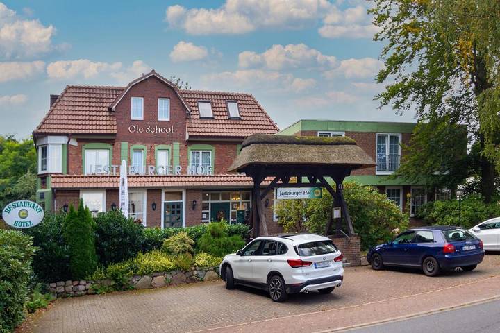 Hotel, mit Terrasse