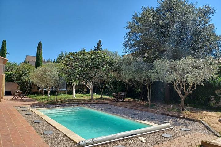 Villa pour 5 personnes, avec Terrasse ainsi que Jardin et Piscine à Marseille