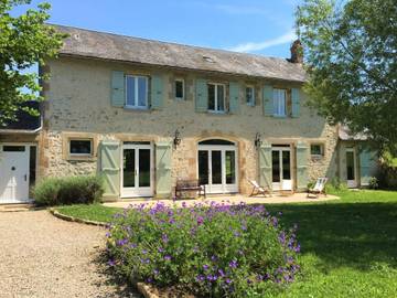 Gîte pour 8 personnes, avec jardin à Moulins-Engilbert