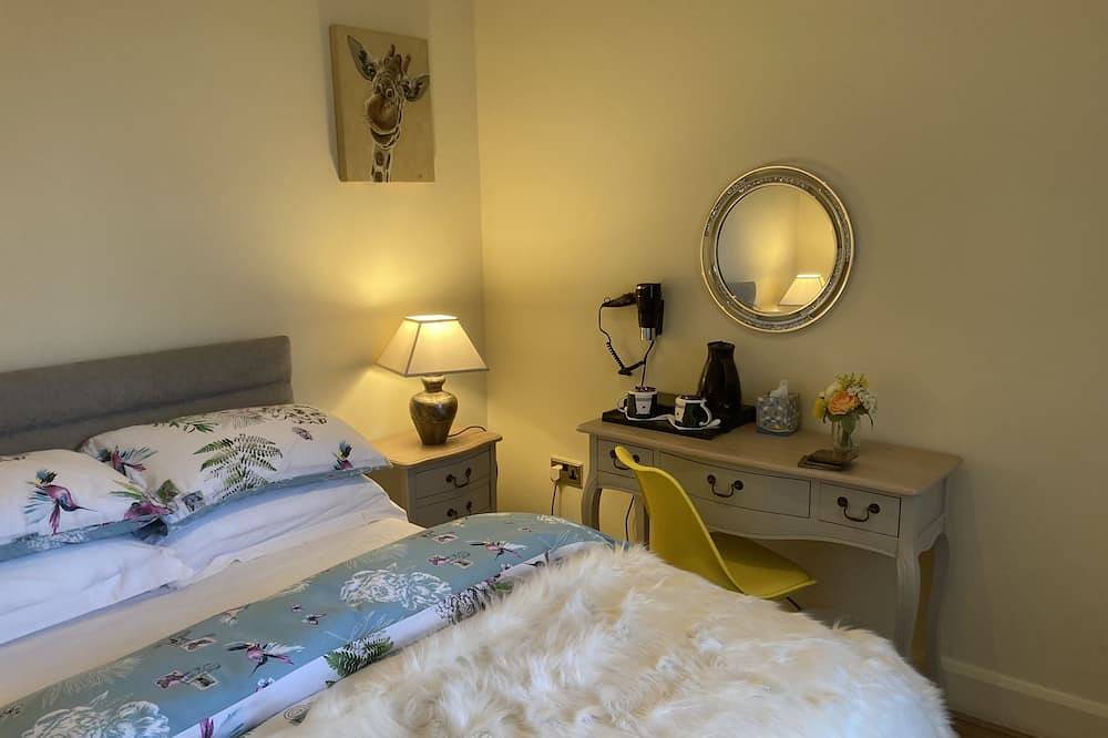 Entire apartment, Mountroyal Victorian Self Catering Apartments 3&4.  (Sleeps9.) in Belfast, County Down