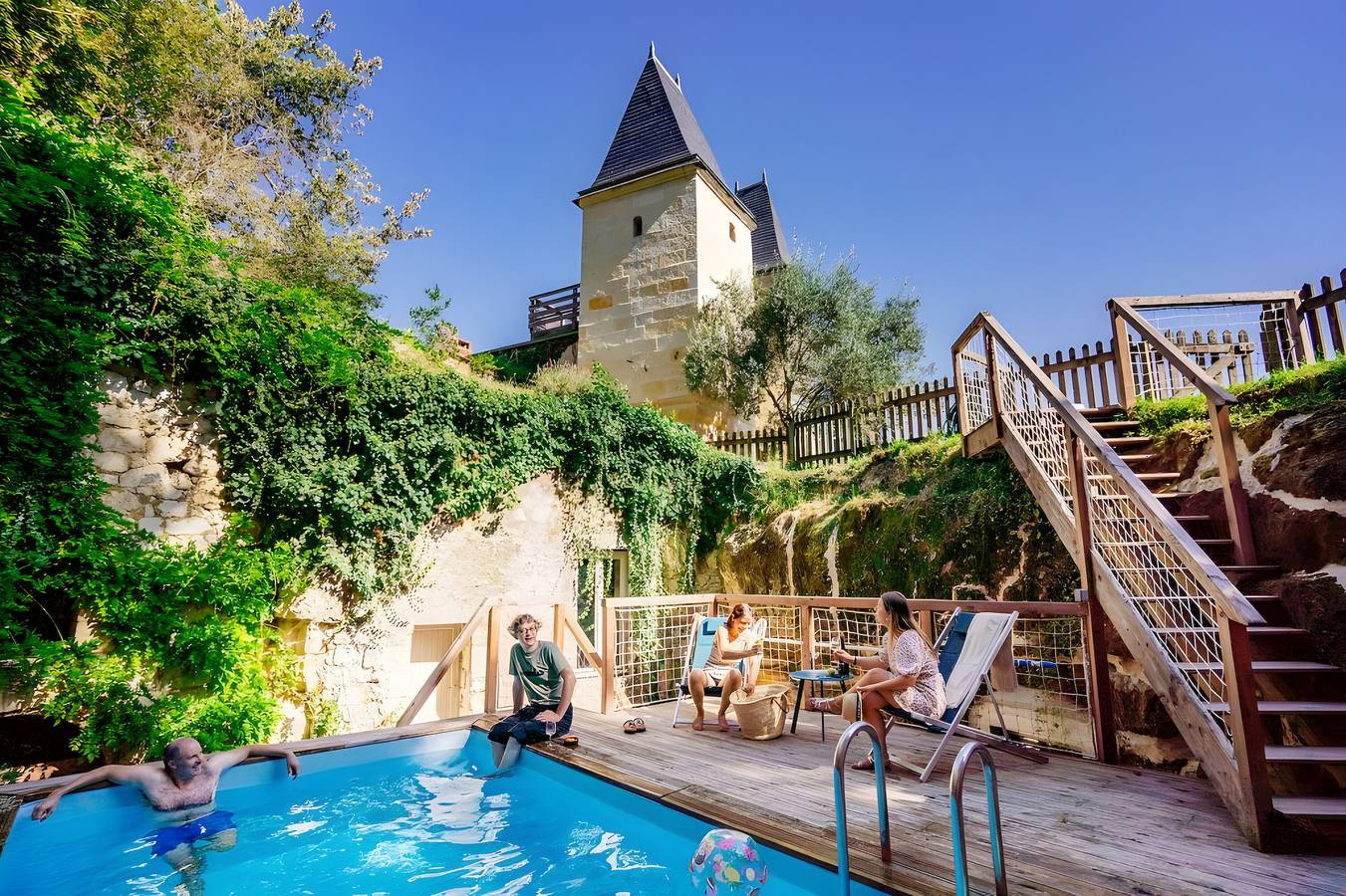 Grand gîte insolite avec piscine en bord de loire en anjou in Chênehutte-Trèves-Cunault, Vallée de la Loire