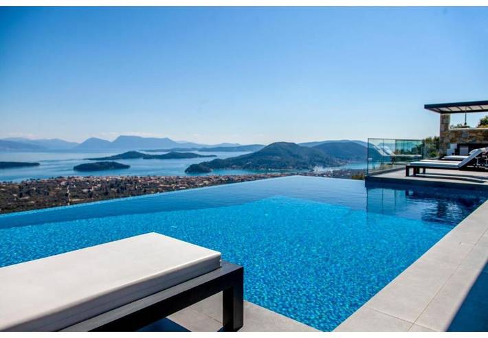 Villa "Desun Suites Green" with Private Pool, Sea View and Garden in Rachi, Greece