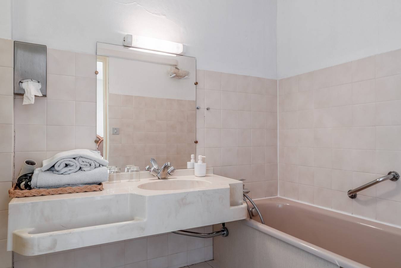 Mas de Bouvau: Habitación 2 Olea, Wi-Fi y aire acondicionado in Violès, Vaucluse
