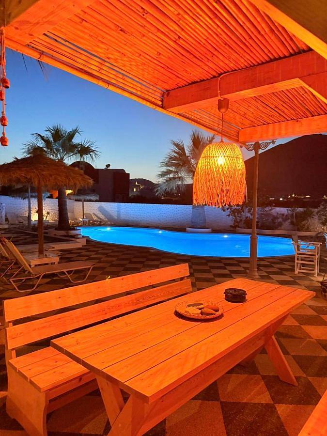 Blue Life Hotel in Plage d'Perivolos, Emporio