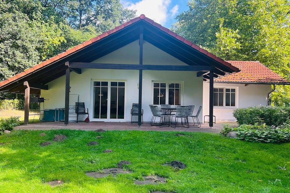 Ganze Wohnung, >Haus am Wald Nr. 4Haus am Wald Nr.4< idyllisch ruhig im Naturschutzgebiet in Teßmannsdorf, Salzhaff