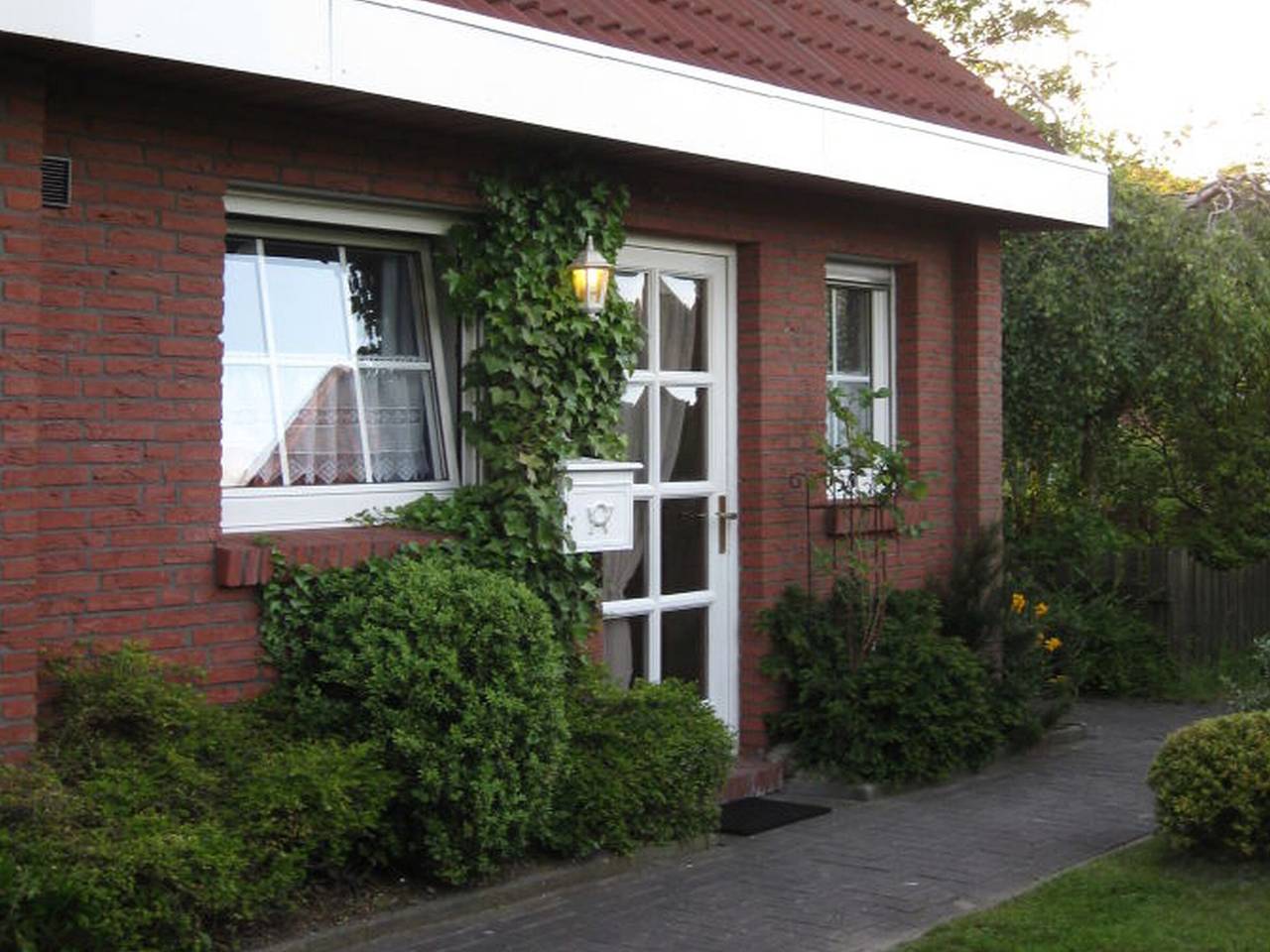 Ferienhaus 'Nes Pük' mit gemeinsamer Terrasse, gemeinsamem Garten und Wlan in Hooksiel, Metropolregion Bremen-Oldenburg