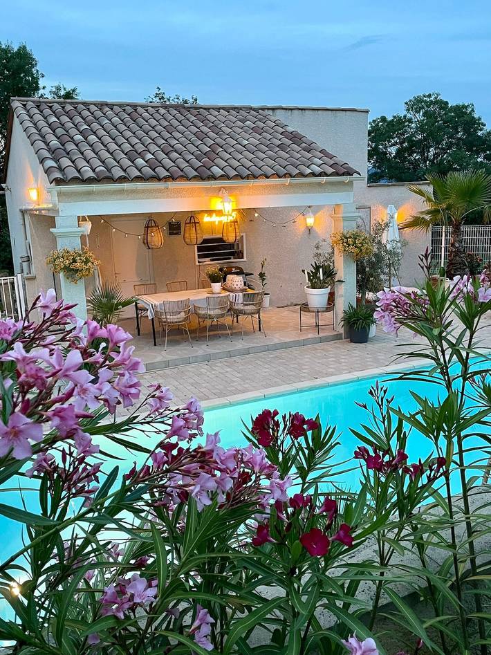 Gîte pour 3 personnes, avec piscine