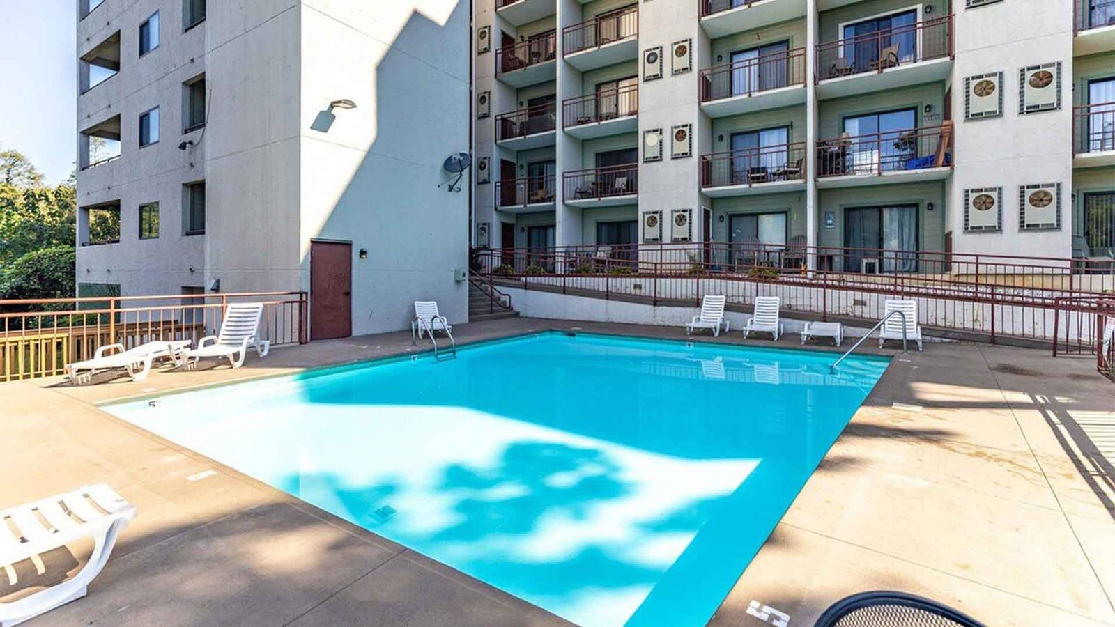 Entire apartment, Fantastic Condo, Pool, Fireplace, in Gatlinburg, Sevier County