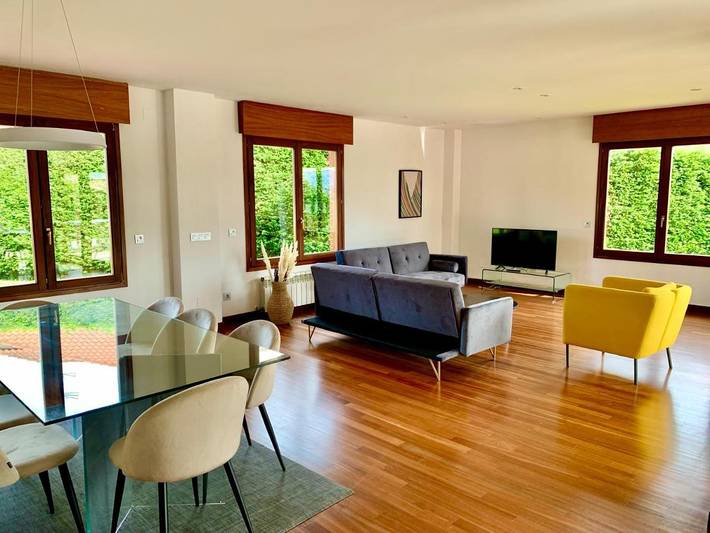 Chalet para 14 personas, con terraza y jardín, Se admiten mascotas en Gijón