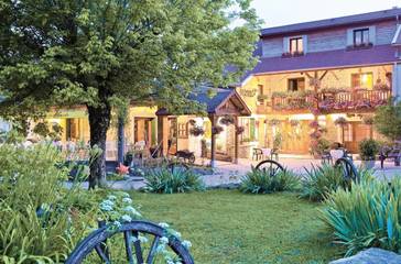 Hôtel pour 2 personnes, avec jardin et piscine, animaux acceptés à Évosges