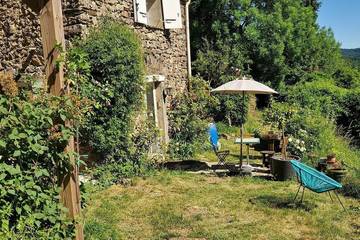 Gîte pour 4 personnes, avec jardin à Avène
