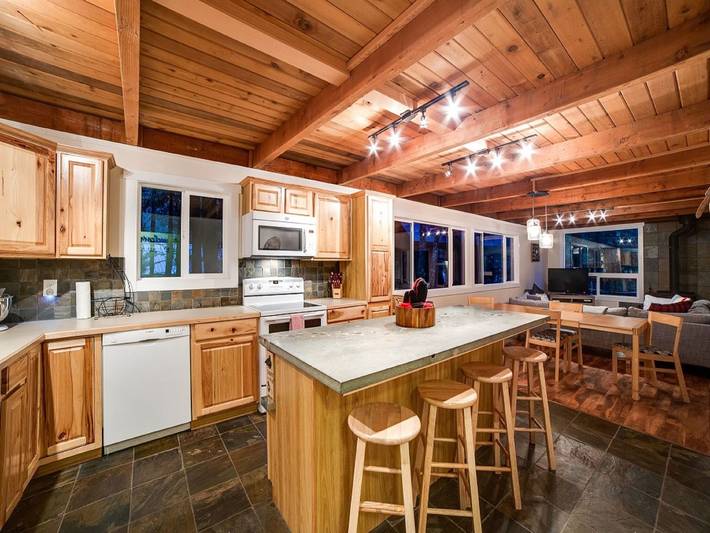 Neu gestaltete Hütte mit Whirlpool, Holzofen, Wi in Glacier, Mount Baker-Snoqualmie Nationalwald