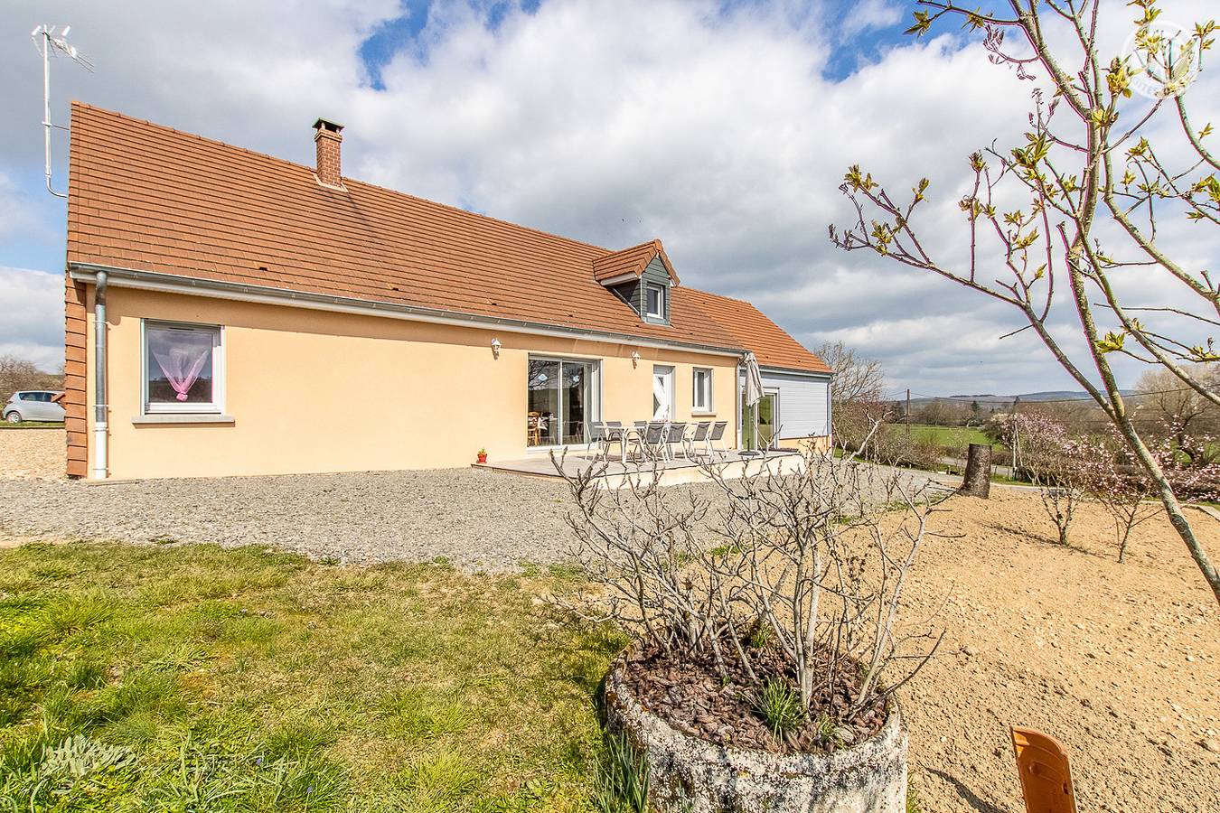 Gîte für 8 Personen mit Garten in Uxeau, Charolles und Umgebung
