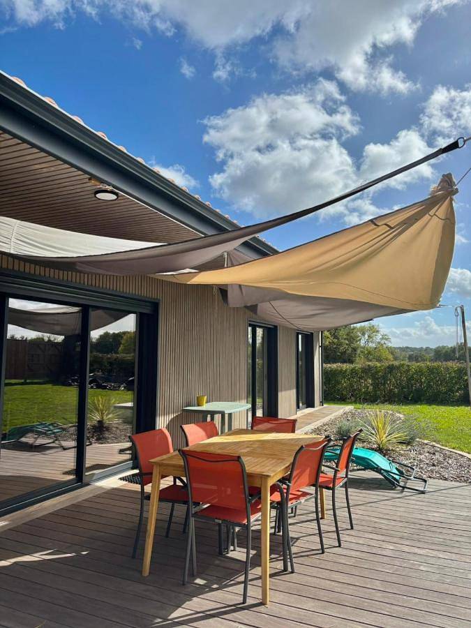 Location de vacances pour 6 personnes, avec vue et jardin à Courlay