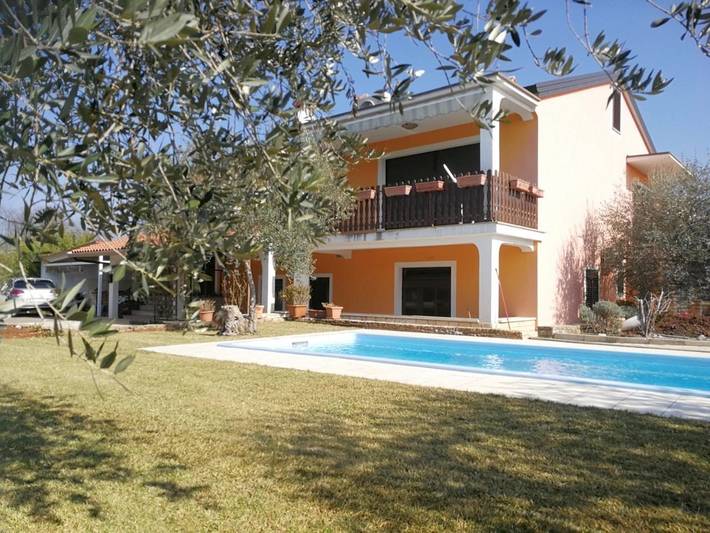 Ferienwohnung für 3 Personen, mit Ausblick und Pool sowie Garten